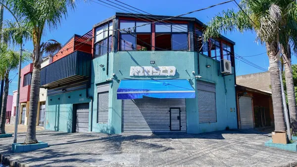 Casa en 163 Esquina 9 700