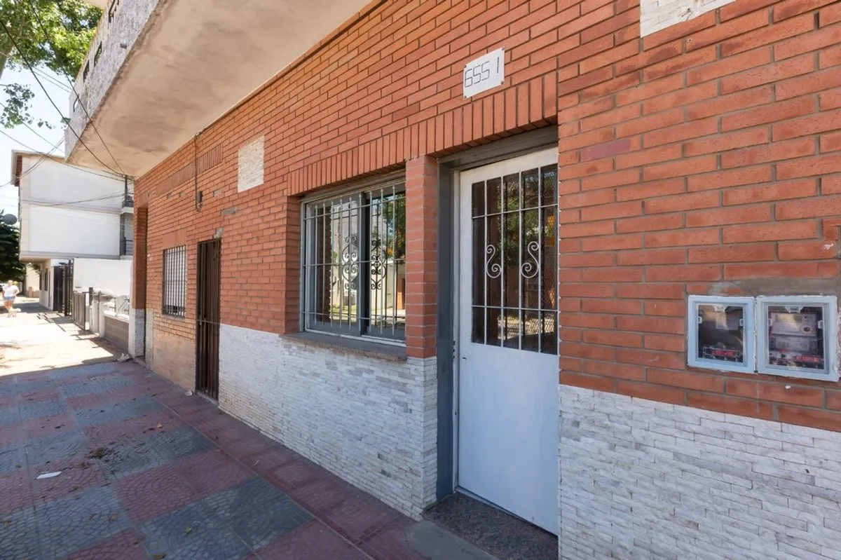 P H en Esteban Echeverría 6500