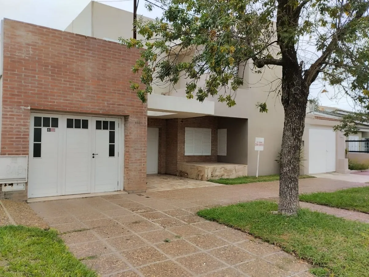 Casa en Boulevard Roca 4000