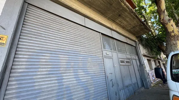 P H en Avenida Almirante Brown 3500