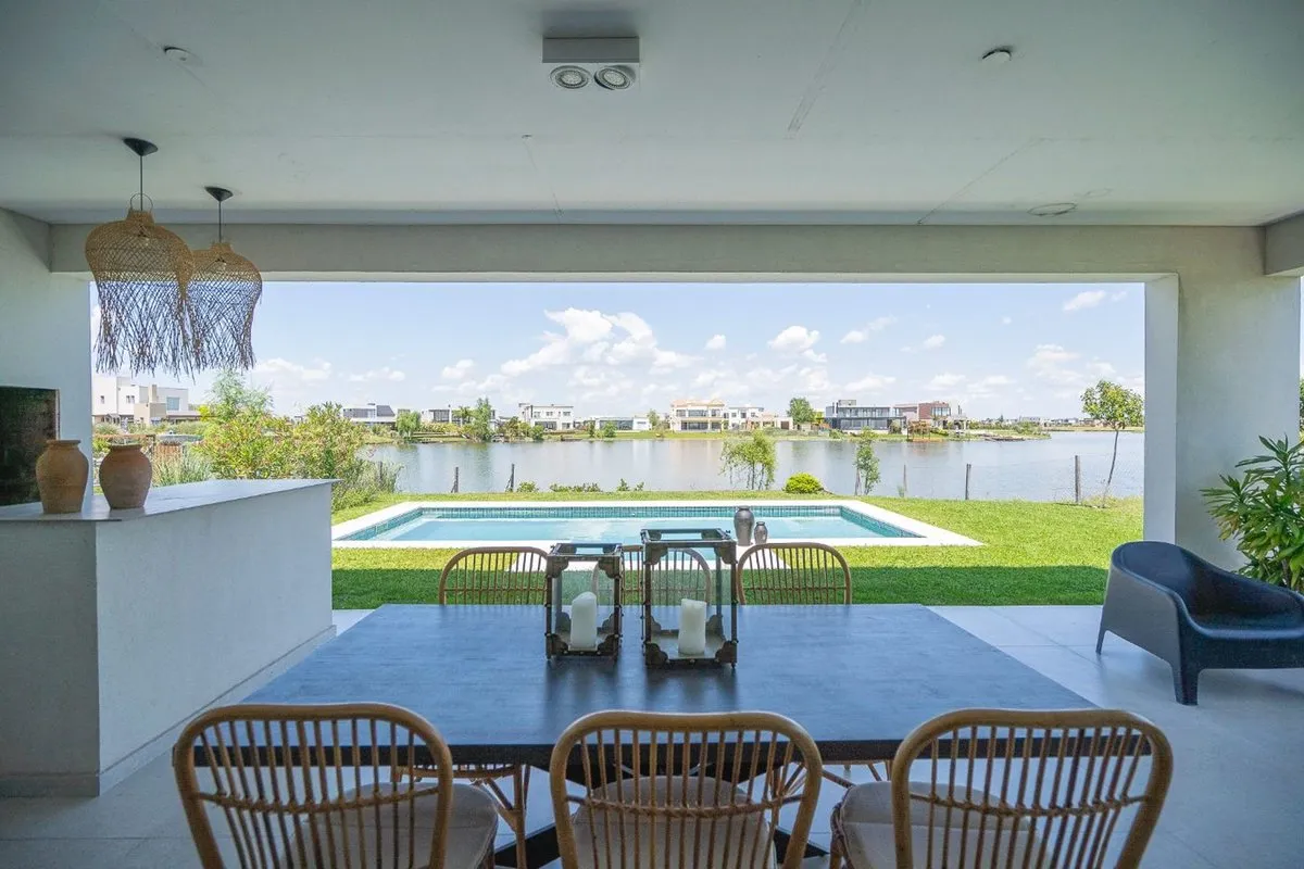 Casa en Boote 6400
