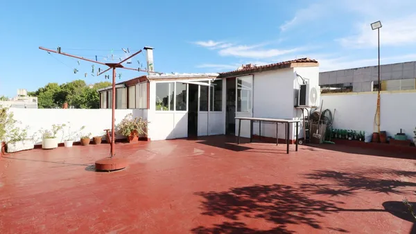 P H en Avenida Juan Bautista Alberdi 4000