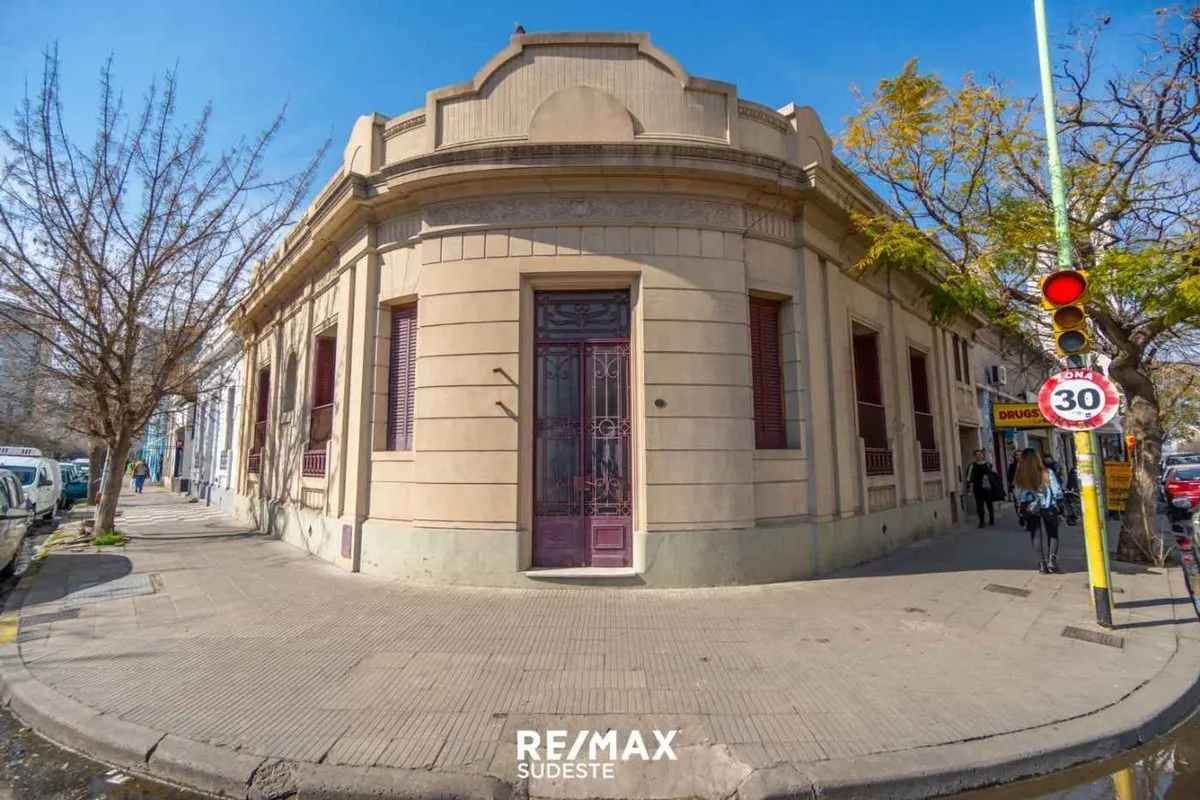 Casa en Estomba 200