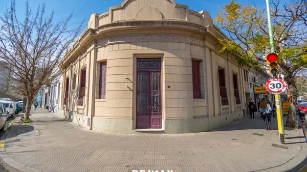 Casa en Estomba 200