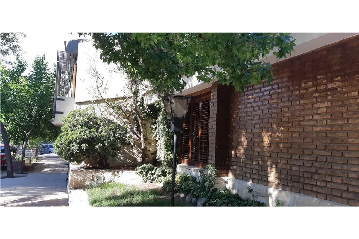 Casa en Azcuenaga 100