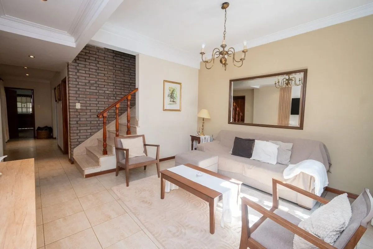 Casa en Hipólito Irigoyen 2600