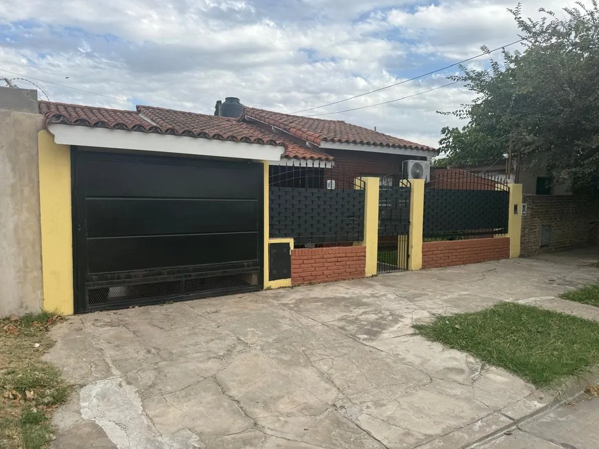 Casa en Adolfo Alsina 1700