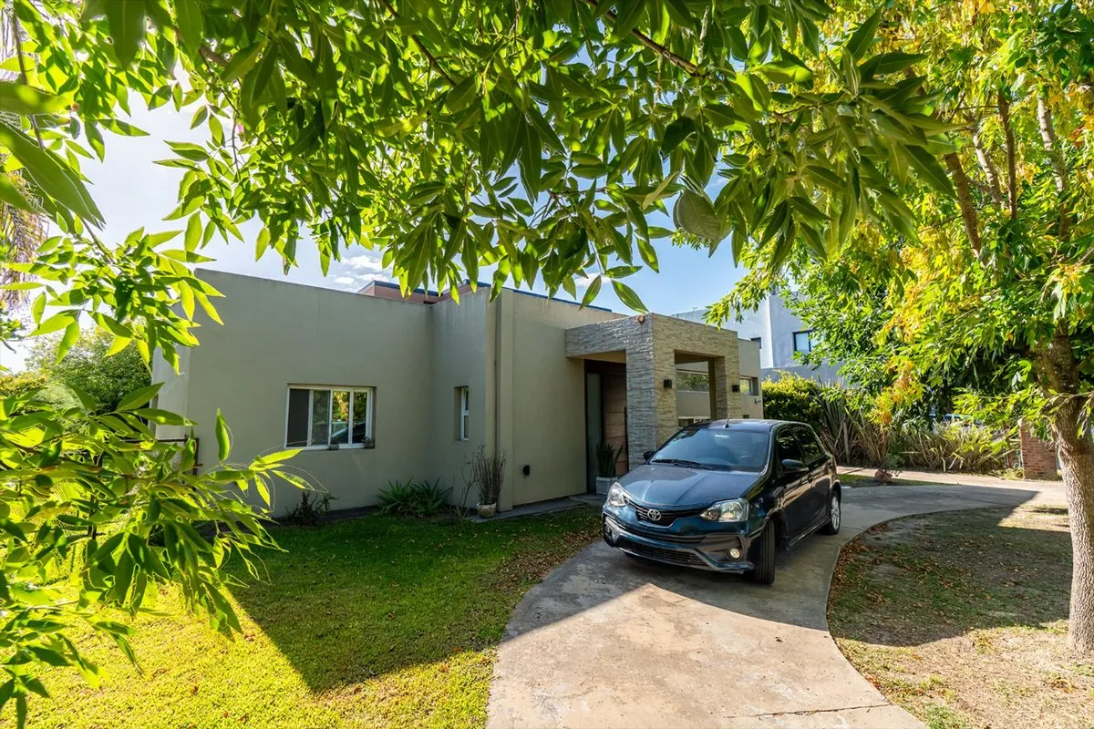 Casa en Juana de Arco 6100