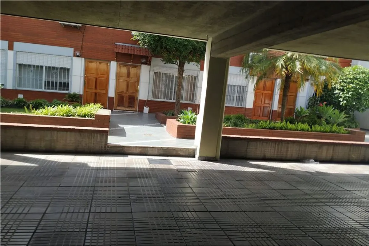 P H en Morón 3700