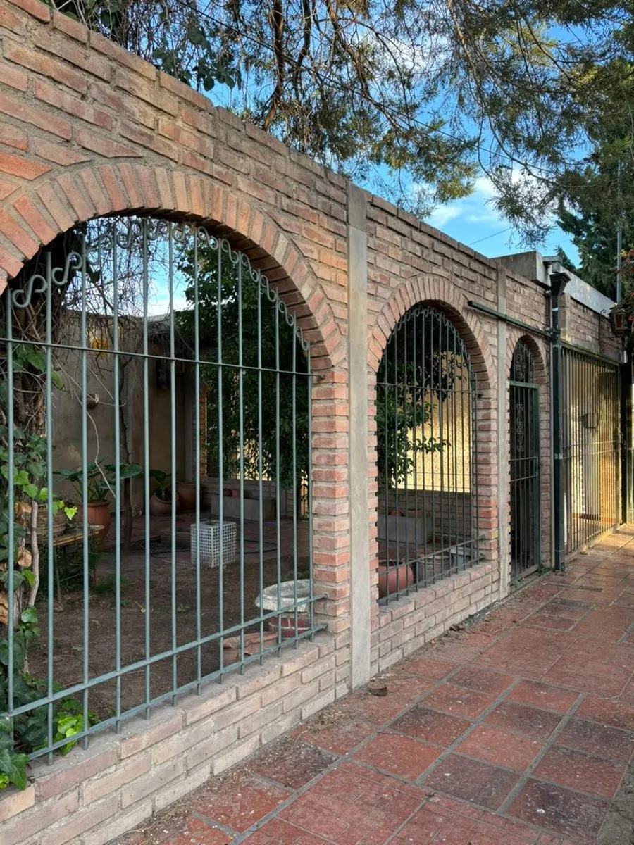 Casa en Avenida Sucre 2000