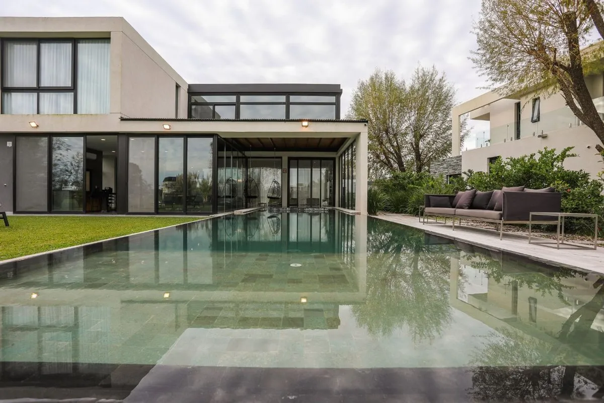 Casa en Los Robles 5900