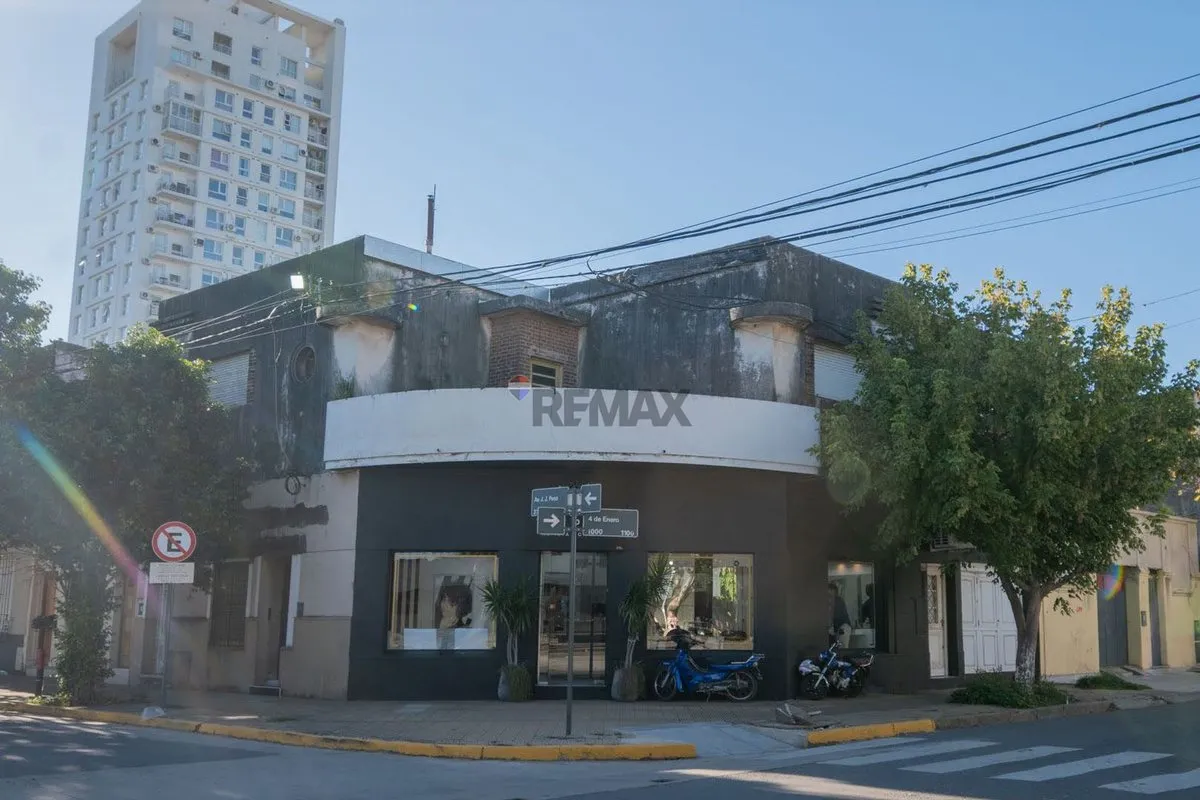 P H en Juan José Paso 3000