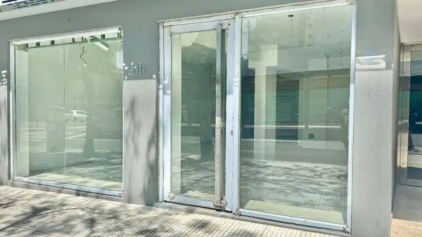 Local Comercial en Avenida Cabildo 4700
