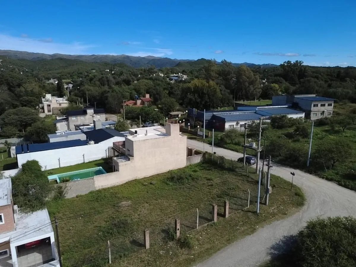 Lote en M Alonso Esq Hipólito Buchard 100