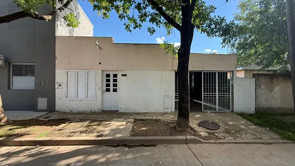 Casa en Pasaje Padre Grenon 2500