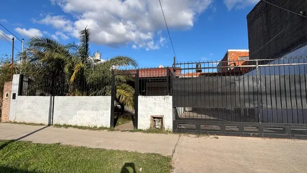 Casa en Fortunato López 300