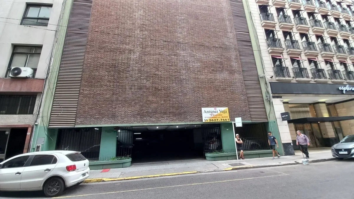 Cochera en Rivadavia 900