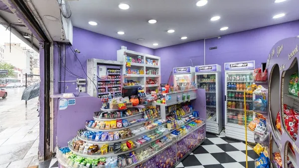 Local Comercial en Avenida Rivadavia 11000