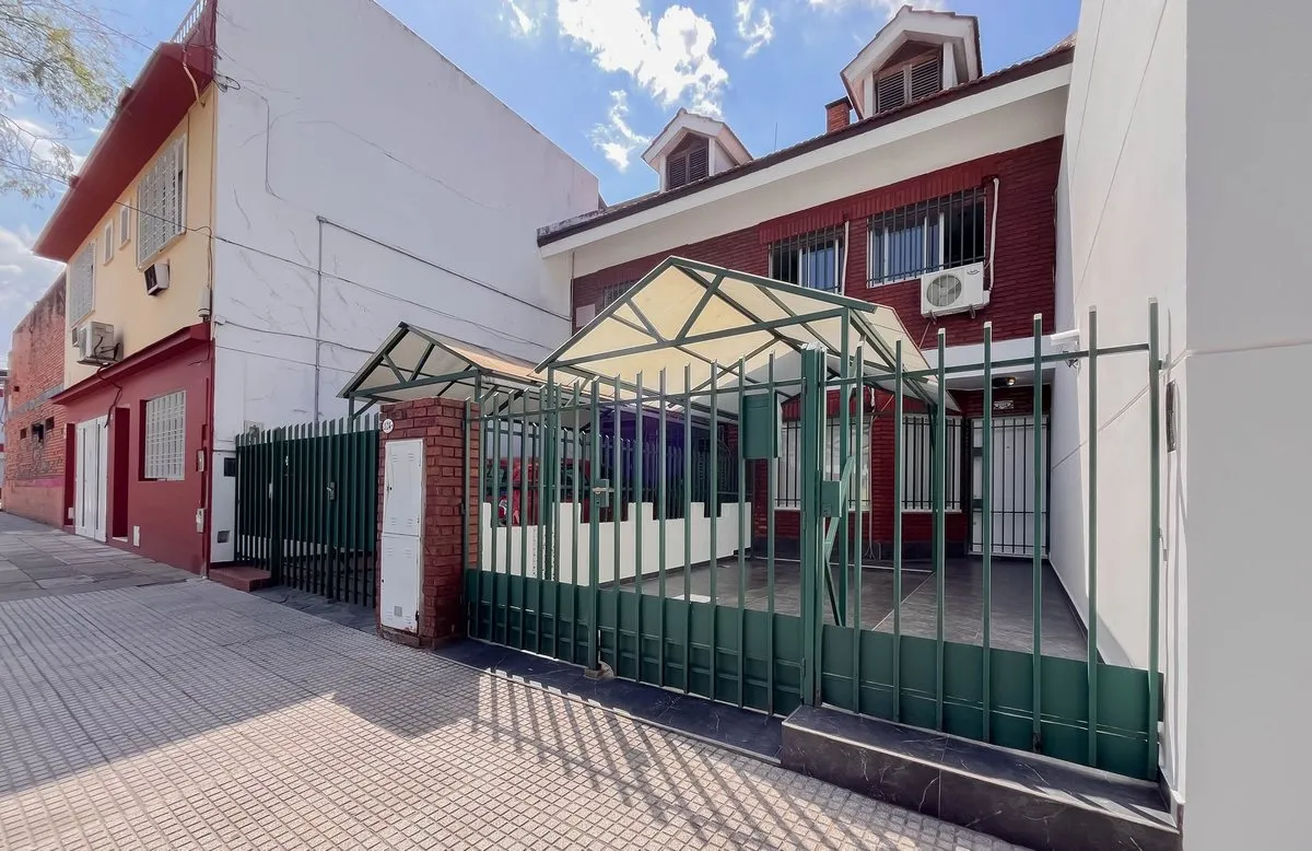 P H en Adolfo P. Carranza 2100