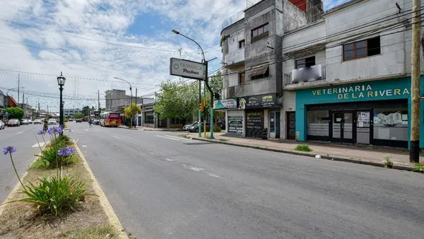 Local Comercial en Avenida Montevideo Entre Hamburgo y Londres 300