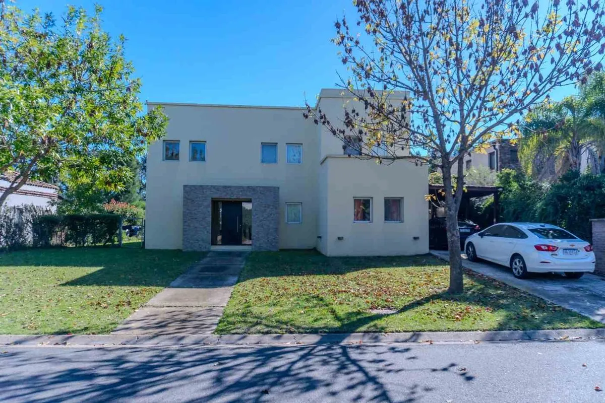 Casa en Boulevard de Todos los Santos 5700