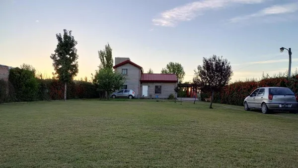 Casa en Santos Lugares 1600