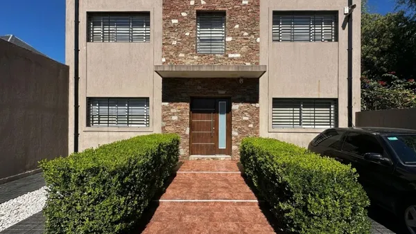 Casa en Salvador Lagomarsino 1100