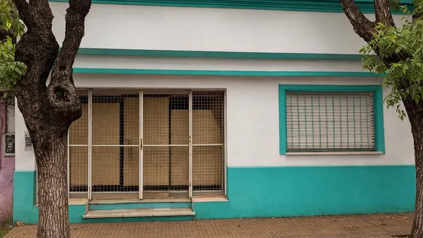 Local Comercial en Hipólito Yrigoyen 800