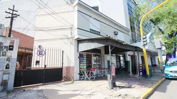Local Comercial en Avenida Hipólito Yrigoyen 5200
