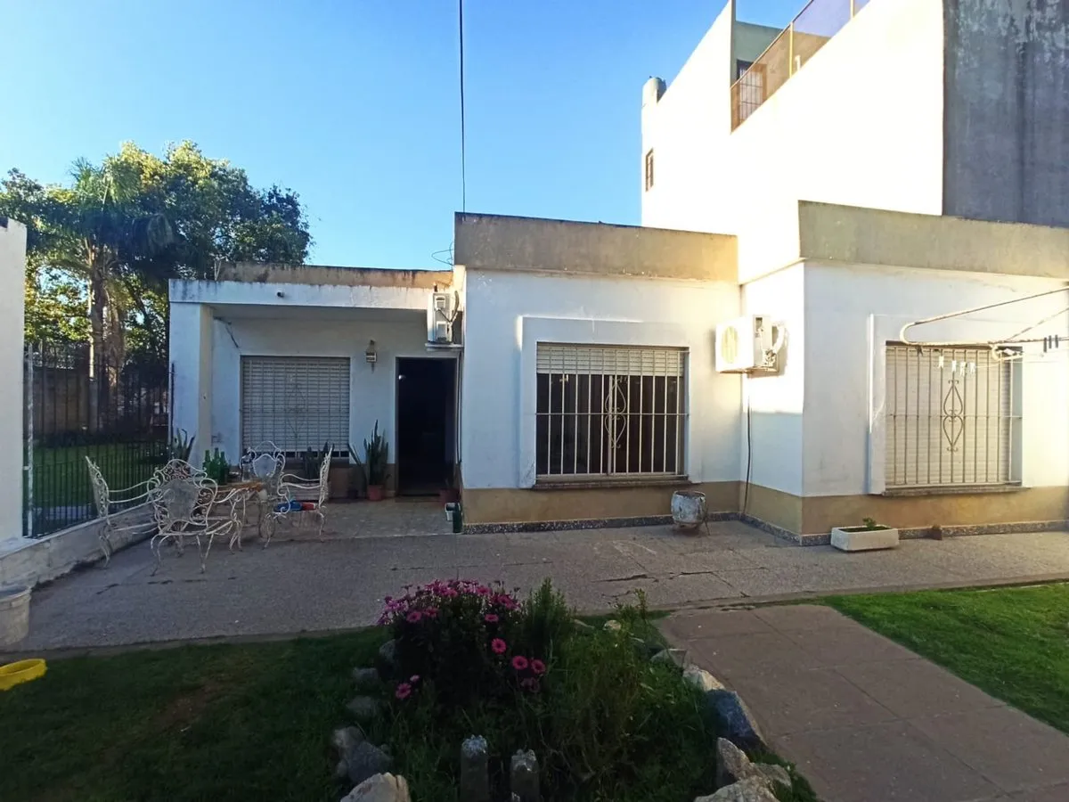 Casa en Intendente Eduardo Bossi 300