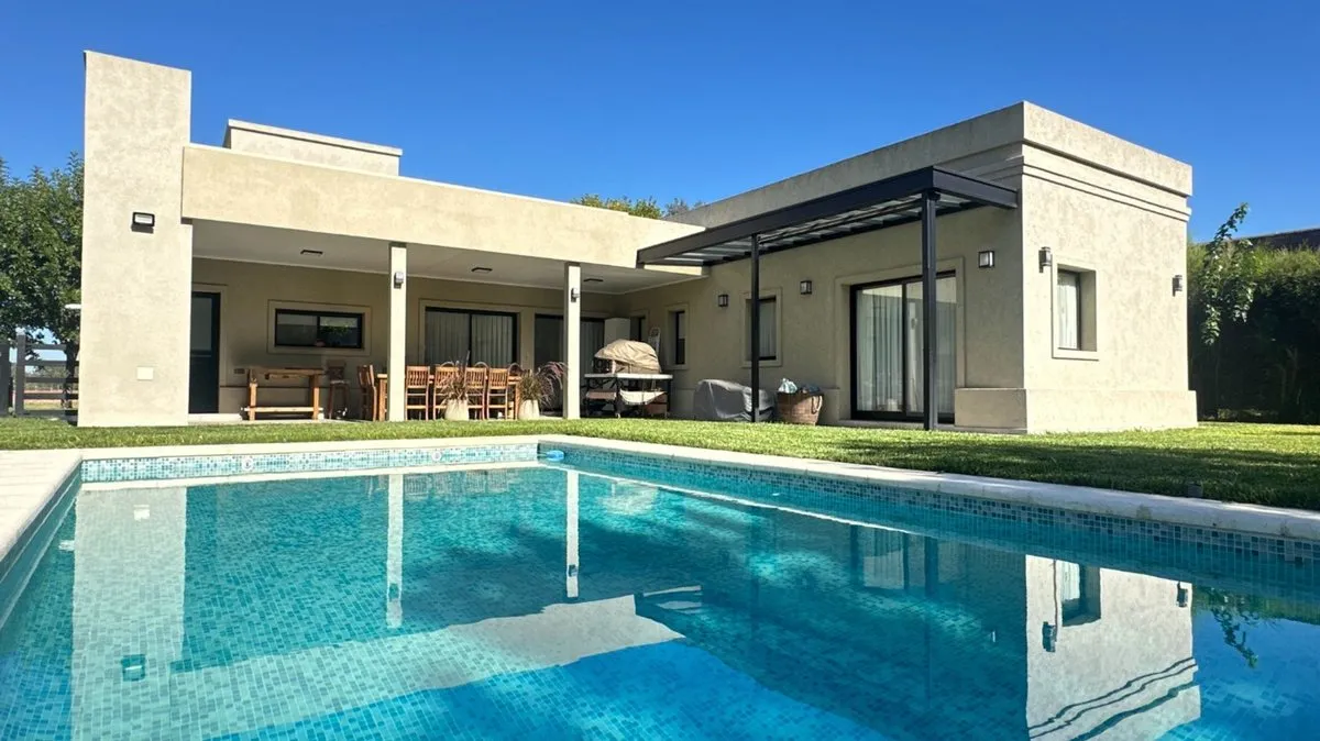 Casa en Blas Parera 2900