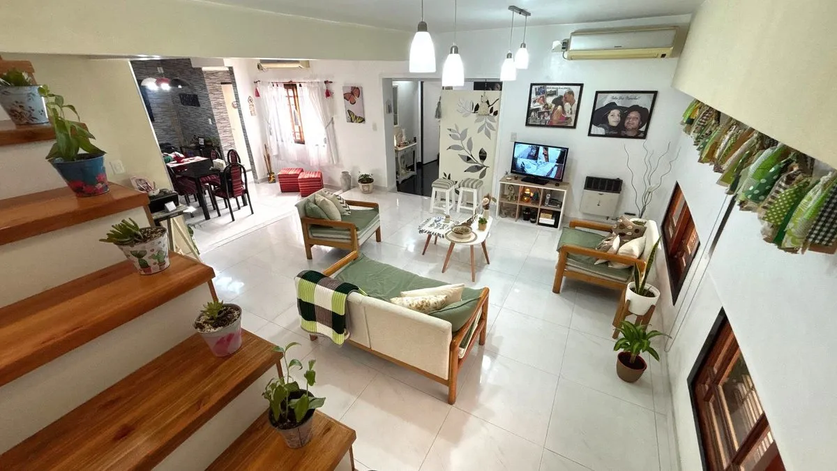 Casa en Teniente Aviador Núñez 800