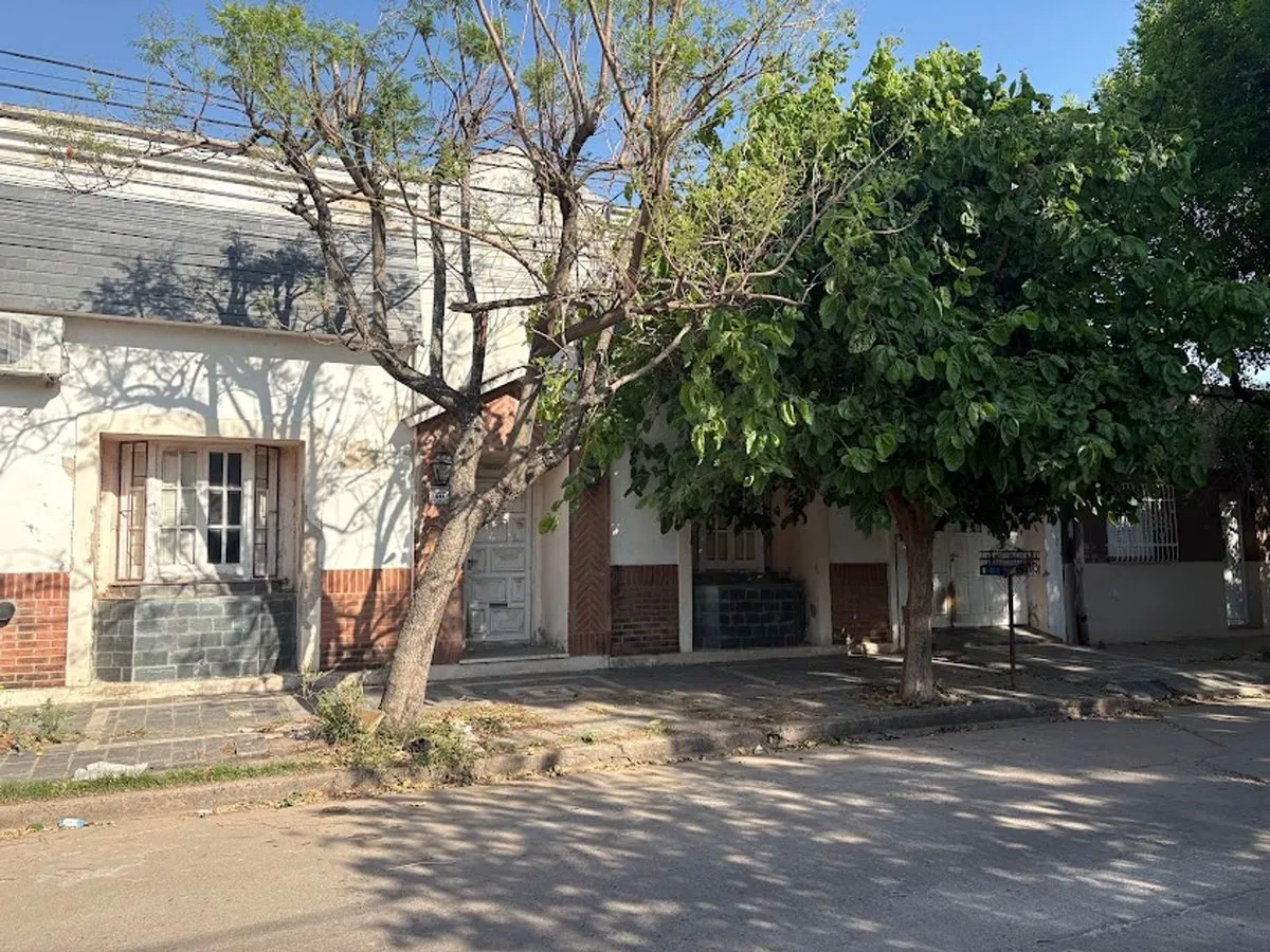 Casa en Almirante Brown 600