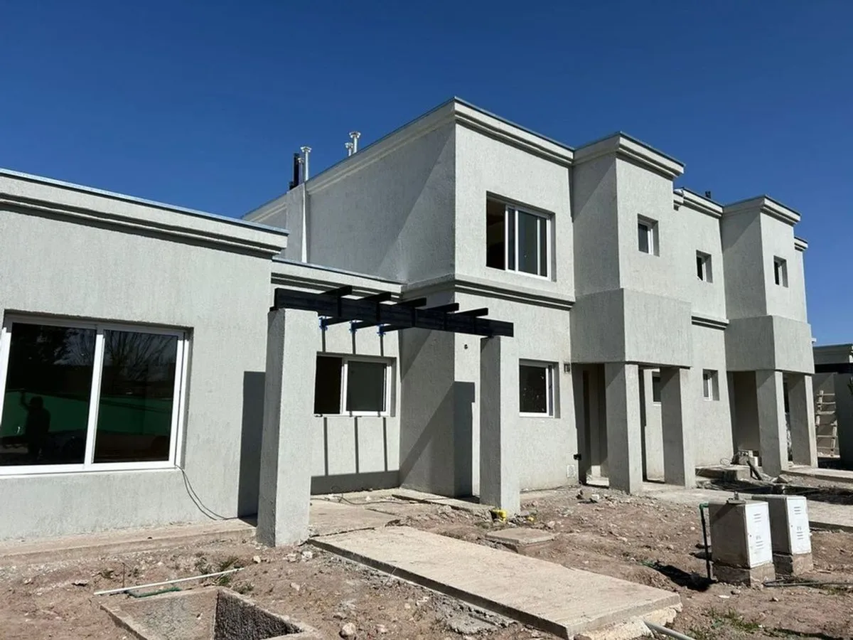 Casa en Adolfo Villanueva 500
