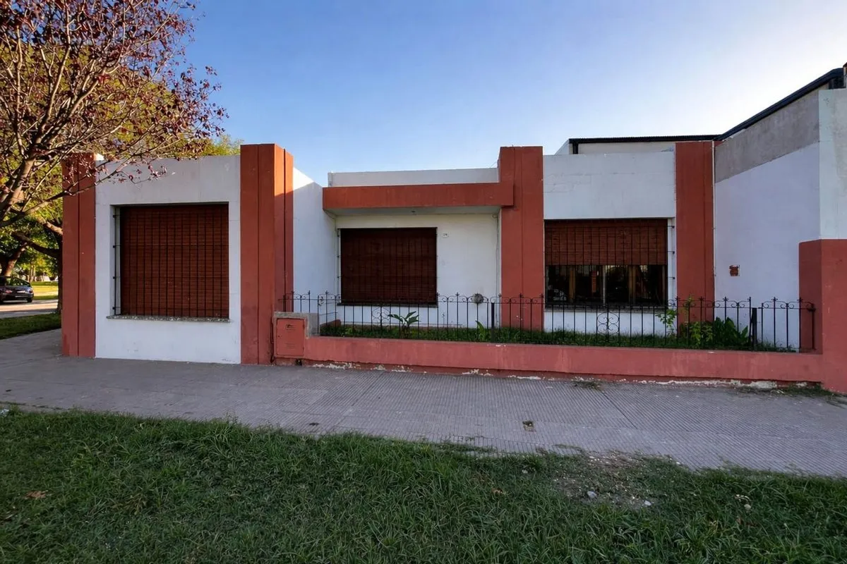 Casa en Edison y Wilde 1294 1200