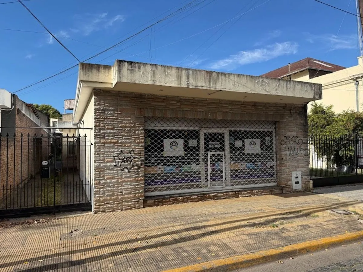Lote en Leonardo Rosales 1500