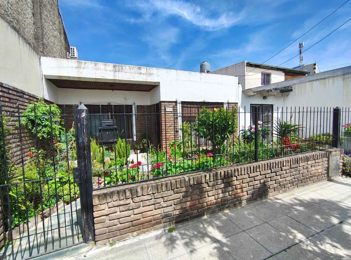 Casa en Esteban de Luca 3300