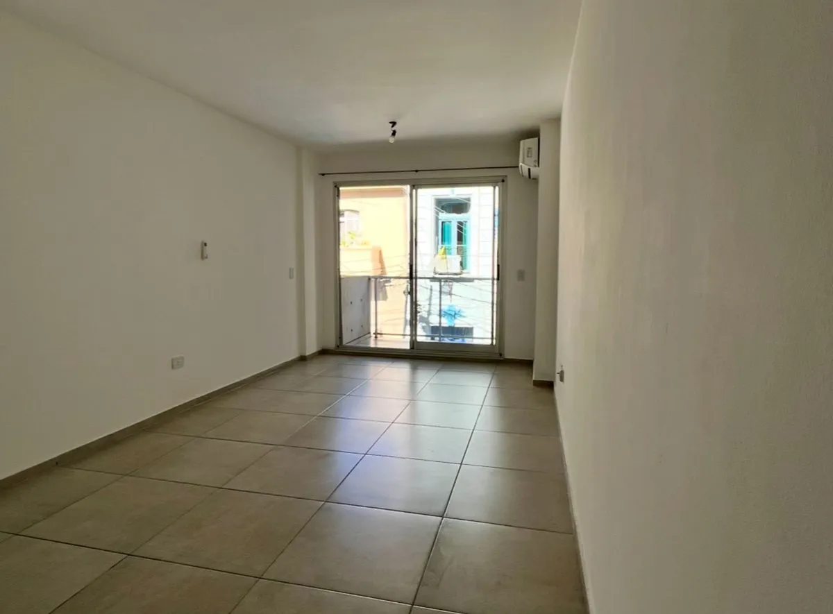 Departamento en Carlos Calvo 1100