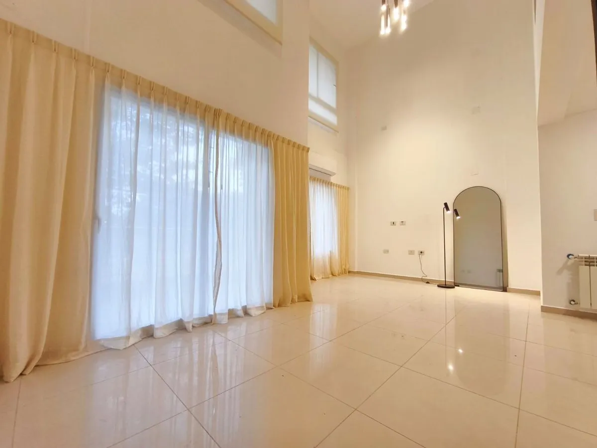 Casa en Avenida 32 E/ 4 y 5 400