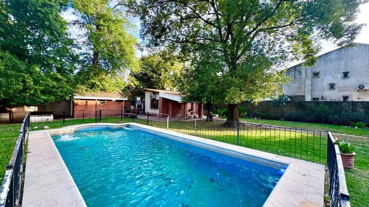 Lote en Las Causarinas 1600