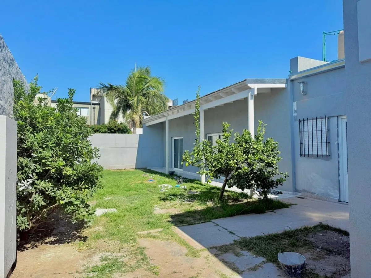 Casa en Calle 523 Entre 9 y 10 (tolosa) 1400