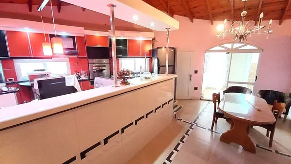 Casa en Hernandarias 1400