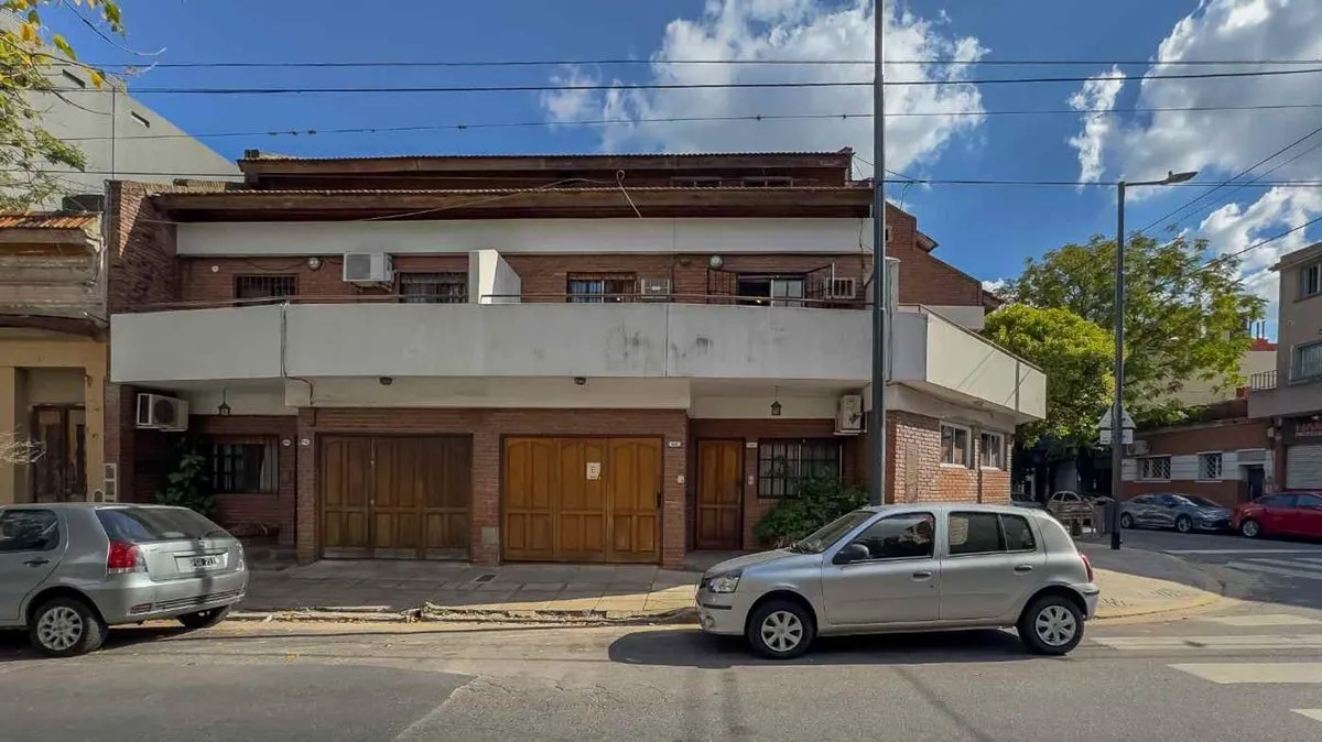 P H en Zapiola 4400