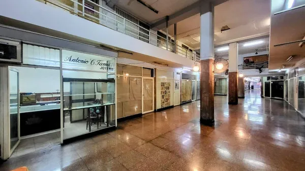 Local Comercial en Esmeralda 600