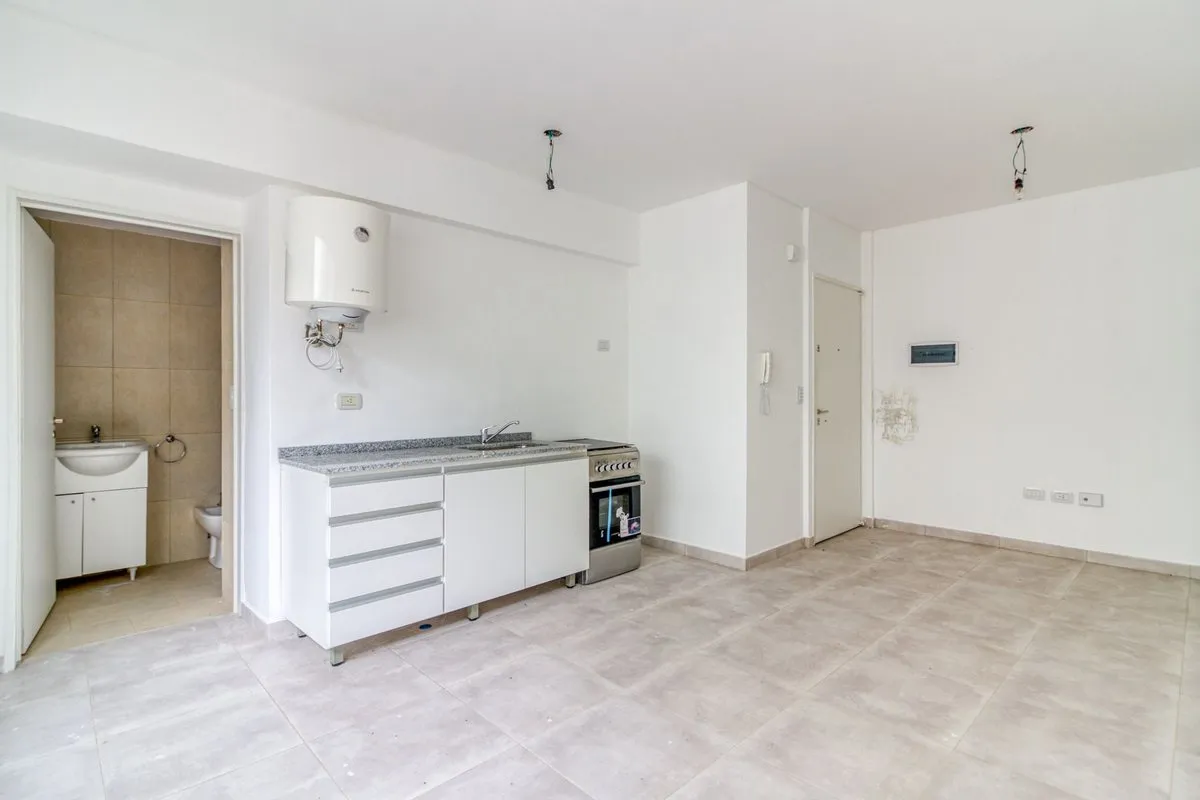 Departamento en Llerena 2500