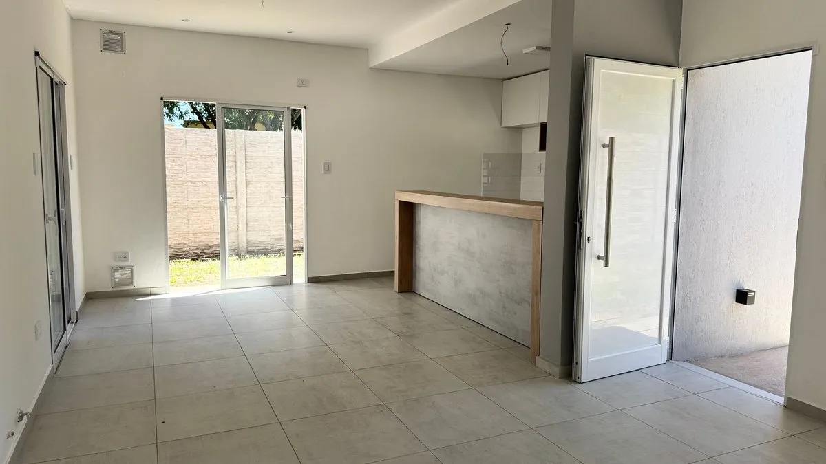 Casa en L. Lugones 400