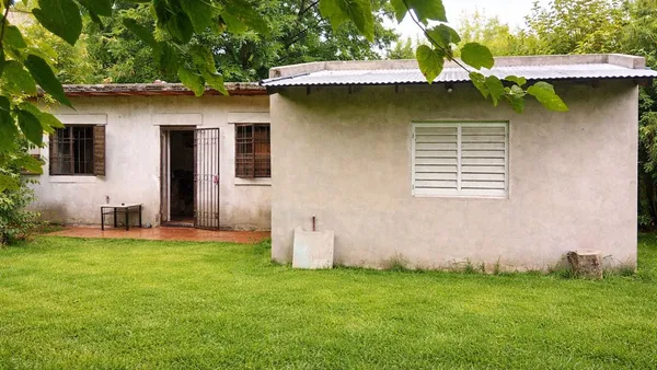 Casa en Las Encinas y Chazarreta 0