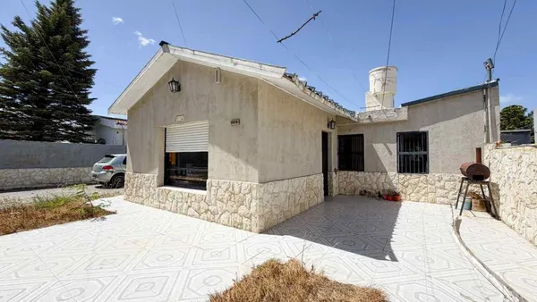 Casa en Presidente Arturo Frondizi 500