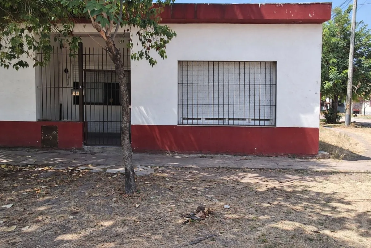 Casa en Perdriel 2400