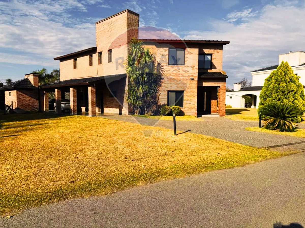 Casa en Gálvez y Alfonsina Storni 0